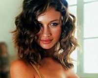 Revelada a Bond Girl