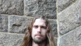 Conheça o novo (velho) baixista do Hammerfall