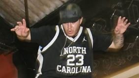 Chorão é encontrado morto em seu apartamento