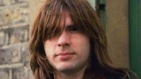 Macaco mata Bruce Dickinson