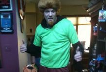 Veja Sebastian Bach vestido de Salsicha