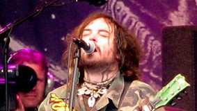 Como ser um vocalista brasileiro de Heavy Metal em 50 lições