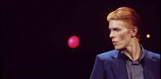 Dica de Documentário: Bowie: The Man Who Changed the World traça um bom panorama da carreira do Camaleão Delfos, David Bowie