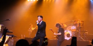 Veja o The Killers tocando Muse e Smashing Pumpkins Delfos, The Killers