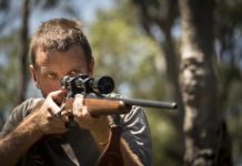 O Acampamento conta uma velha história sem muita inspiração Delfos, O Acampamento