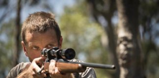 O Acampamento conta uma velha história sem muita inspiração Delfos, O Acampamento