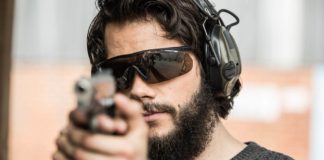 O Assassino: O Primeiro Alvo erra a mira Delfos, O Assassino, O Primeiro Alvo