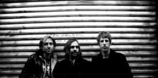 Dica Musical do Dia: A Place to Bury Strangers A Place to Bury Strangers, Delfos
