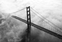 A Ponte retrata um ano de suicídios na Golden Gate A Ponte, Delfos