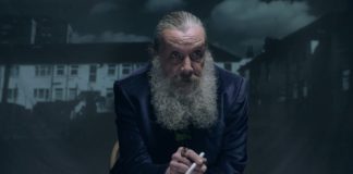 Mago das Palavras: A Vida Extraordinária de Alan Moore é a biografia do autor inglês Delfos, Alan Moore