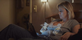 Crítica: Tully renova a parceria de Juno e Jovens Adultos Tully, Charlize Theron, Delfos