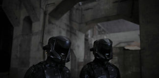 Crítica Kin: uma franquia que não se permite começar Kin, Delfos