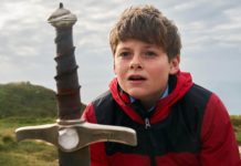 Crítica O Menino que Queria Ser Rei: Excalibur moderno O Menino Que Queria Ser Rei, Delfos