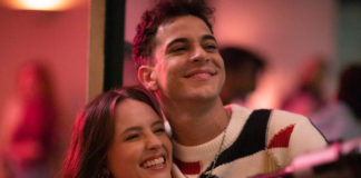 Crítica Tá Escrito: do mal fingindo ser do bem Tá Escrito, Matheus Souza, Larissa Manoela, Delfos