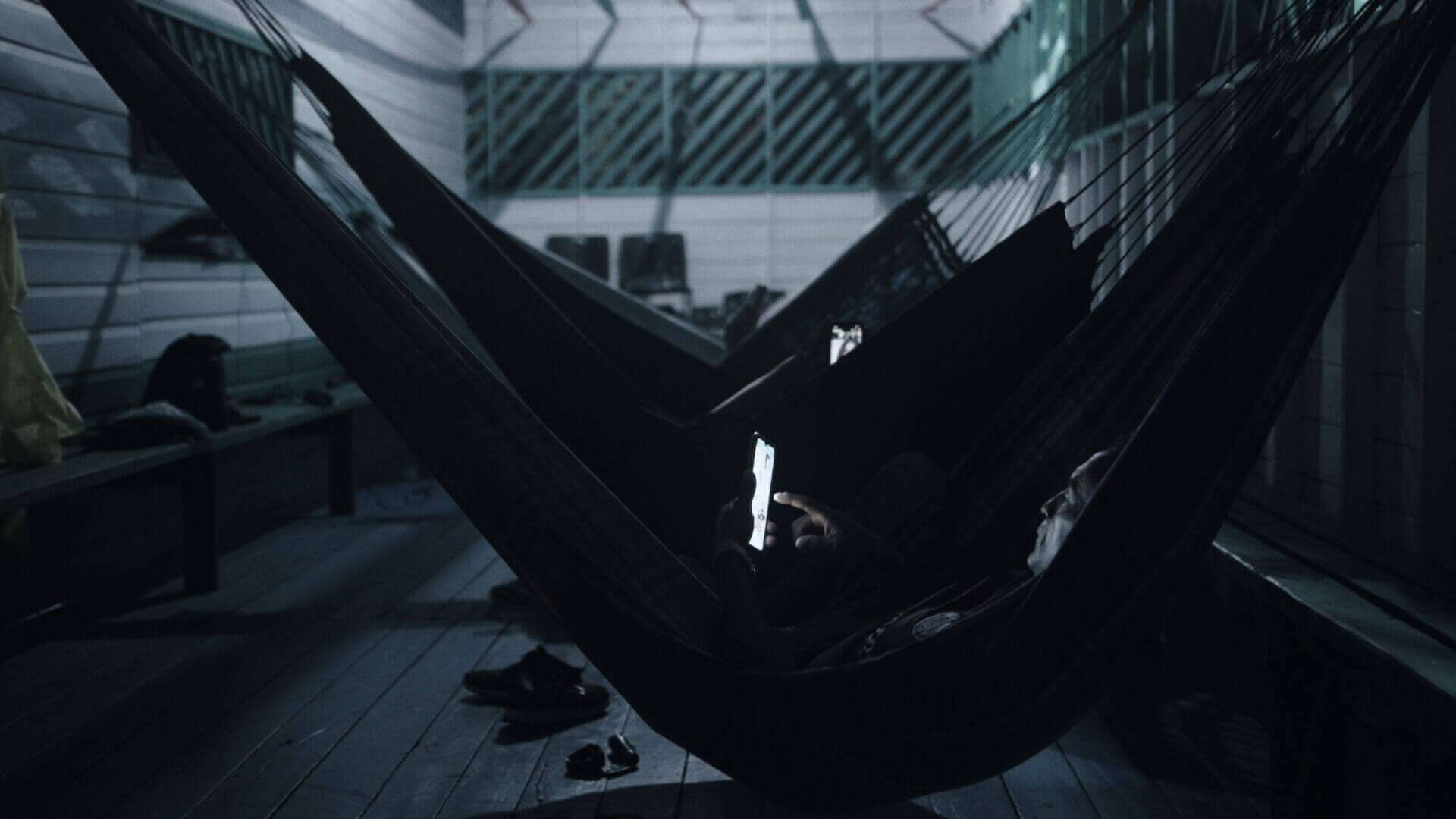 No Céu da Pátria Nesse Instante, Sandra Kogut, Delfos