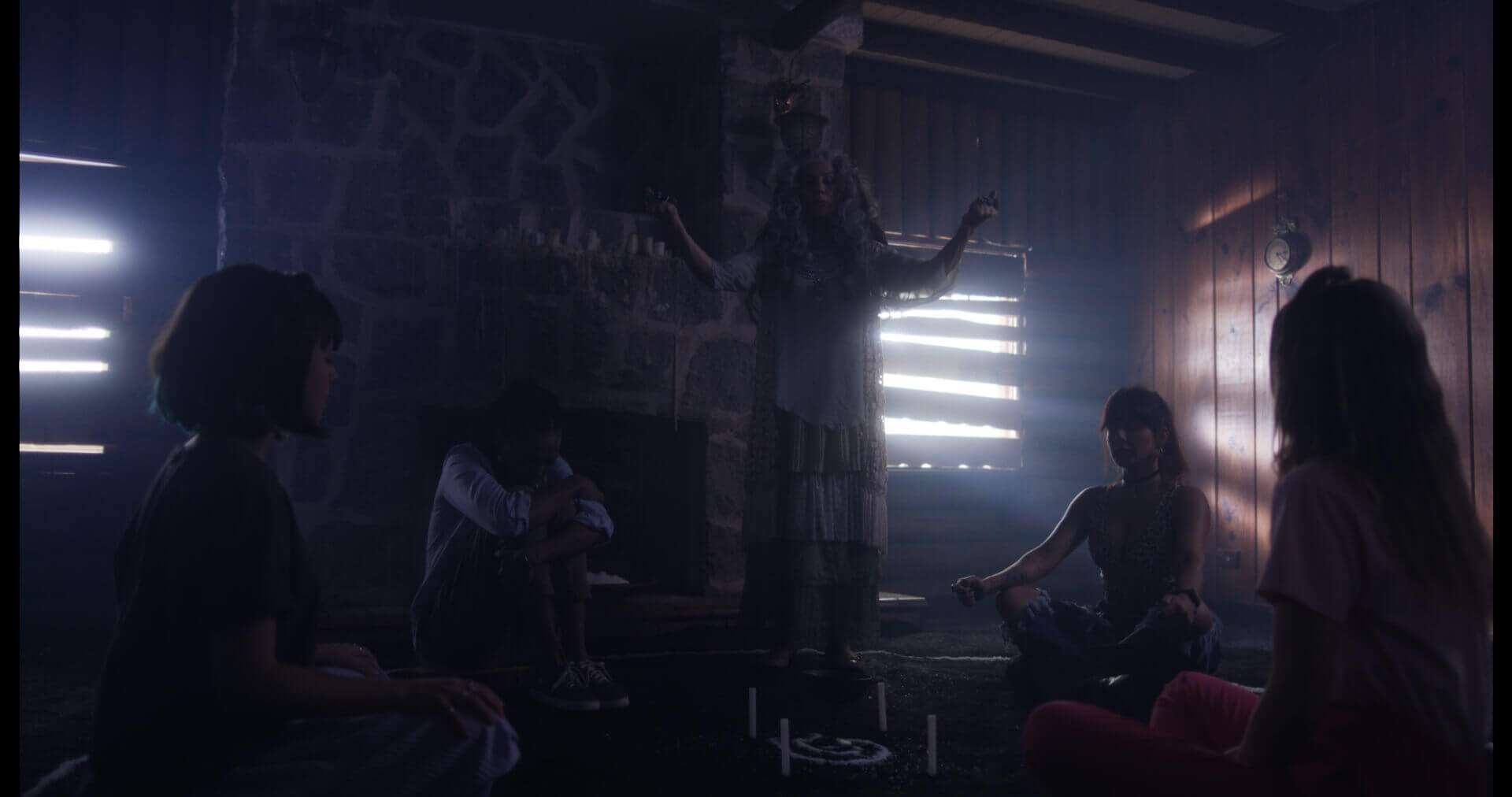 Apanhador de Almas, Kiara Castanho, Delfos