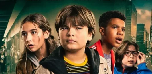 Crítica O Gênio do Crime: o mistério das figurinhas O Gênio do Crime, Lipe Binder, Paris Filmes, Delfos