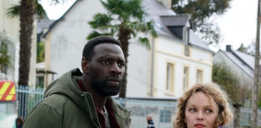 Crítica Fora de Controle: Supercine sem poderes Fora de Controle, Anne Le Ny, Omar Sy, Delfos