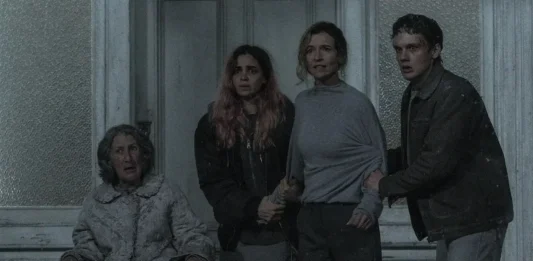 Crítica A Morte do Demônio Em Chamas: Burn, zombie, burn Evil Dead Burn, A Morte do Demônio Em Chamas, Delfos, Sony
