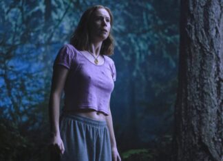 Crítica Acampamento Miasma: Adolescência, Sexo e Morte Acampamento Miasma, Gillian Anderson, Patrick Fischler, Hannah Einbinder, Delfos