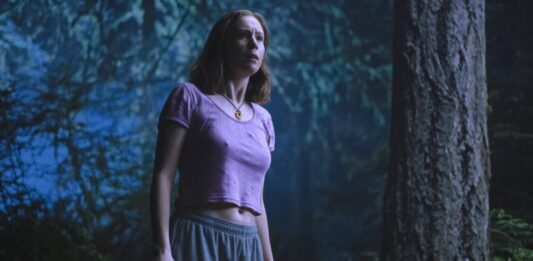 Crítica Acampamento Miasma: Adolescência, Sexo e Morte Acampamento Miasma, Gillian Anderson, Patrick Fischler, Hannah Einbinder, Delfos